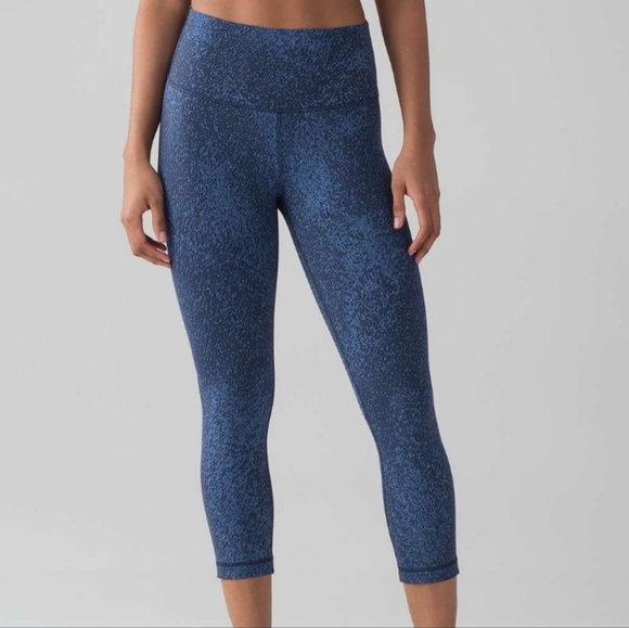 lululemon athletica Pants - Lululemon Wunder Under Crop (Hi-Rise) (Luxtreme) Size 4 Color Blue